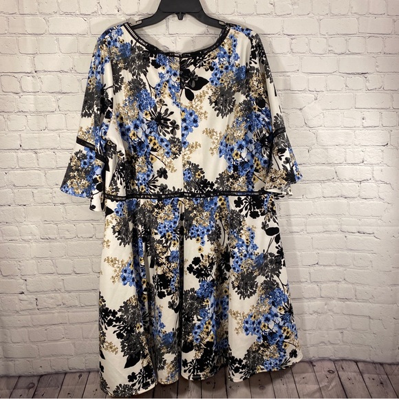 Lane Bryant Womens Dress sz 20 Floral Print V Neck Bell Sleeve Knee Length - Picture 4 of 6